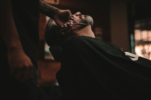 Corte de cabelo masculino + modelagem de barba